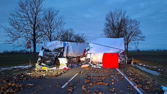 Tragiczny wypadek w Starej Kościelnicy. Nie żyje dwóch kierowców