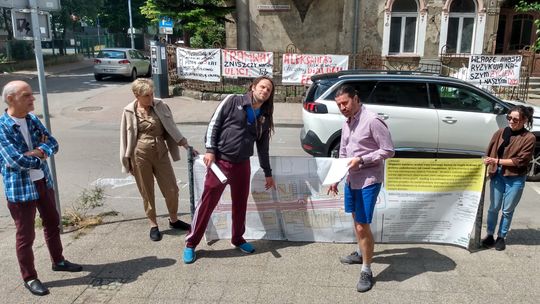 Tramwaj przez Bohaterów Getta Warszawskiego. Aktywiści: - Działamy w interesie dzielnicy