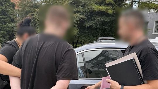 Treści pedofilskie u 17-latka z Tczewa. Zabezpieczono komputery i telefony