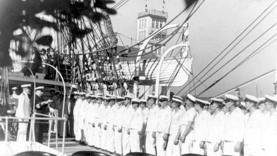 Trwają poszukiwania uczestników rejsu „Daru Pomorza” z 1976 roku