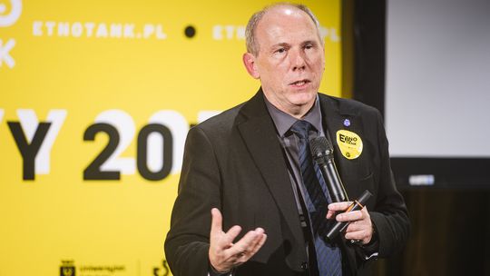 Trzaski w opozycji, piski w koalicji, czyli ból głowy prezesa i premiera