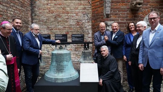 Trzy zabytkowe dzwony z XVIII wieku powróciły oficjalnie do Gdańska