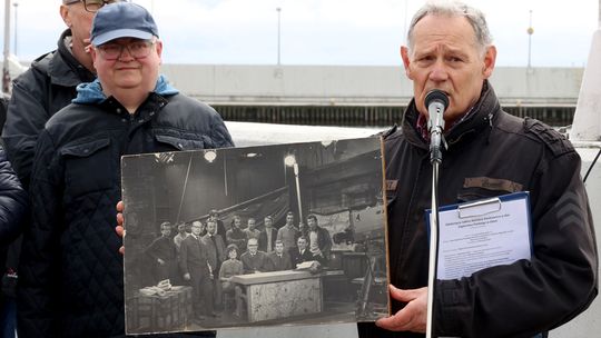 odsłonięcie tablicy Bohdana Sienkiewicza w Alei Żeglarstwa Polskiego w Gdyni