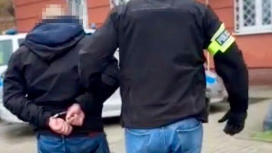 Reda: policja przejęła ponad kilogram nielegalnych substancji i broń