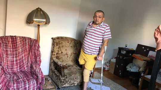 Uchodźca z Ukrainy przez miesiąc pracował ze złamaną nogą. Dziś walczy o sprawność