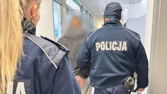 Uciekł z "poprawczaka" i przed policją schował się w kanapie