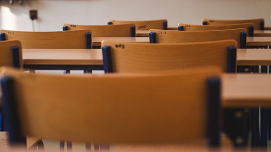 Uczniowie transmitują lekcje na TikToku bez zgody nauczycieli. Szkoły są bezradne