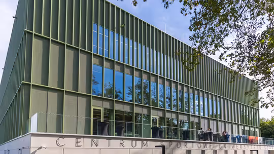 Nowe Centrum Sportu UG mieści się przy ul. Wita Stwosza 47. Skorzysta z niego ponad 7 tysięcy studentów