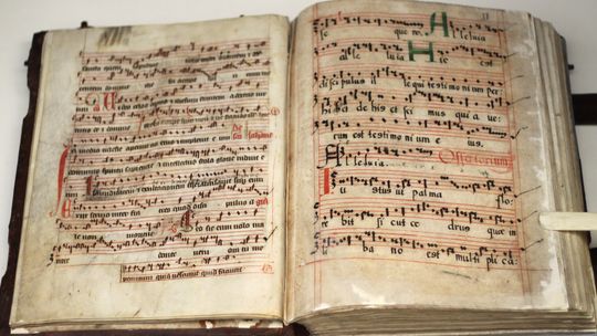 Unikatowe rękopisy i inkunabuł po konserwacji wróciły do Biblioteki Diecezjalnej w Pelplinie