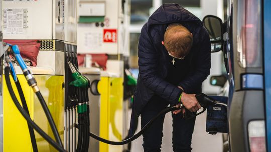 UOKiK skontrolował stacje paliw. Większość wypadła dobrze, ale są wyjątki
