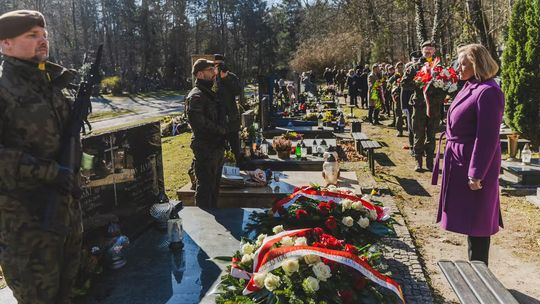 Upamiętnienie ofiar katastrofy smoleńskiej. Uroczystości w Gdańsku, Gdyni i Baninie Upamiętnienie ofiar katastrofy smoleńskiej. Uroczystości w Gdańsku, Gdyni i Baninie