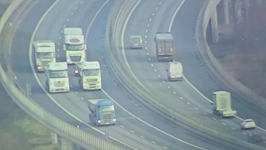 Uwaga! Policjanci kontrolują teraz również z powietrza! Akcja na Pomorzu Uwaga! Policjanci kontrolują teraz również z powietrza! Akcja na Pomorzu