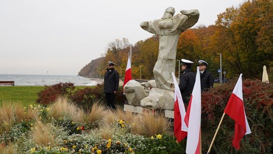 W Gdyni oddano hołd marynarzom, którzy nie wrócili z morza