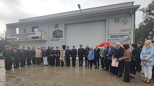 W Gdyni odsłonięto mural komandora Czesława Cześnika