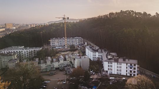 Nowe osiedle w Gdyni powstaje na naturalnej skarpie. Zbożowa coraz bliżej finiszu