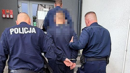 Wejherowo: Mefedron, haszysz i 21 roślin konopi. W mieszkaniu była również broń