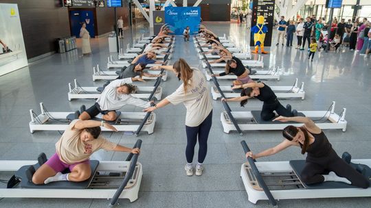 Pilates na lotnisku w Gdańsku. Niezwykły trening w terminalu pasażerskim
