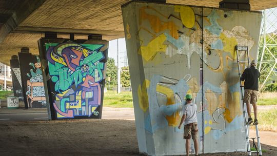 Węzeł Kliniczna zamienił się w plener grafficiarzy