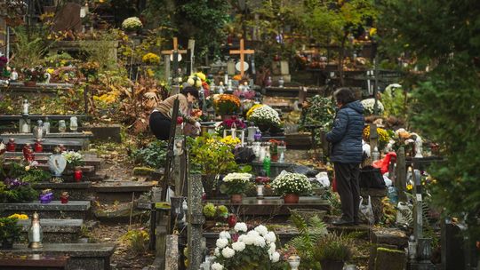 Wichura na Pomorzu. Cmentarze otwarte, ale zarządcy apelują o rozwagę i ostrożność