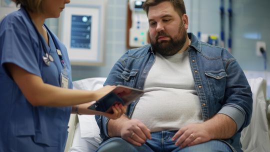 Wielcy nieobecni. Niewidzialni w statystykach, uwięzieni w domach, odrzuceni przez społeczeństwo