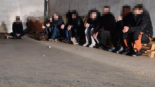 Wielka fabryka papierosów koło Kwidzyna zlikwidowana! Zatrzymano 12 osób Potężna fabryka papierosów koło Kwidzyna zlikwidowana! Zatrzymano 12 osób