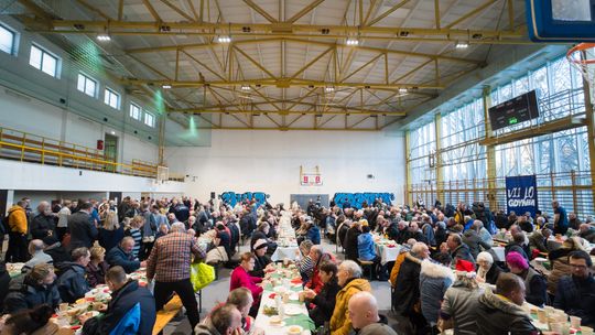 Wigilia dla potrzebujących w Gdyni. Prawie 600 osób przy wspólnym stole