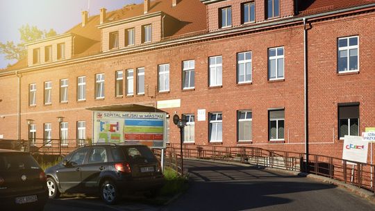 Winda w szpitalu w Miastku nie działa od miesięcy. Co z pacjentami na wózkach?