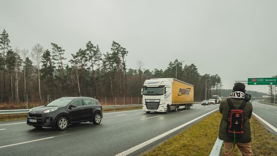 „Włączają radio, by nie słyszeć szumu”. Mieszkający przy Trasie Kaszubskiej walczą o ekrany