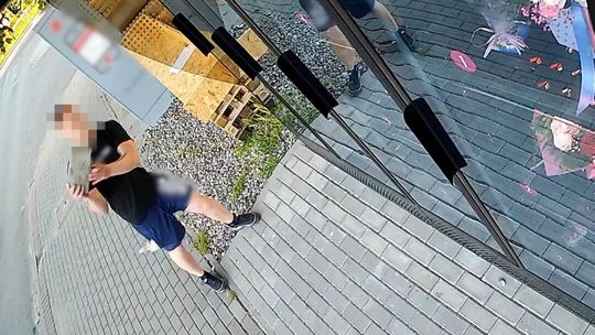 Włamanie do kwiatomatu i... prosto za kratki. 28-latek był poszukiwany dwoma listami gończymi