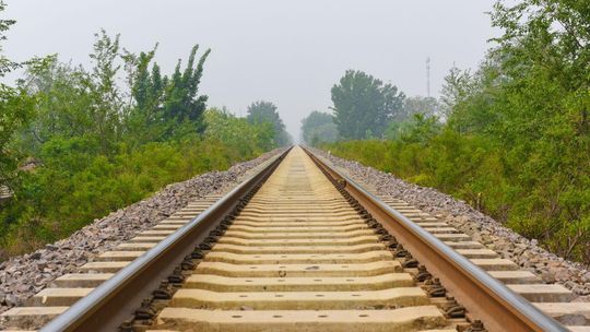 Wojewoda pomorska wydała decyzję lokalizacyjną dla linii kolejowej Choczewo-Słajszewo Elektrownia tory, zdjęcie ilustracyjne