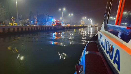 Gdańsk: Wpadł do Martwej Wisły. Uratowali go świadek i policjanci