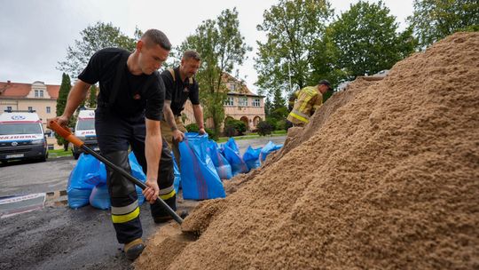 Wrocław czeka na wielką wodę. Nysa cały czas walczy, mieszkańcy Opola w strachu