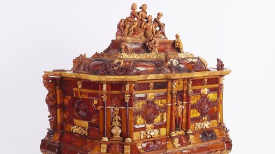 Wspaniała szkatuła z bursztynu na wystawie w malborskim zamku