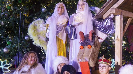 Wspólna Gdańska Wigilia na Długim Targu. Były życzenia, dzielenie się opłatkiem i kolędy Wspólna Gdańska Wigilia na Długim Targu. Były życzenia, dzielenie się opłatkiem i kolędy