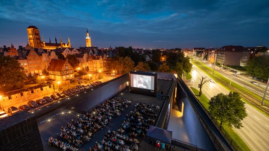 „Wszystko wszędzie naraz” na inaugurację kina na dachu Teatru Szekspirowskiego