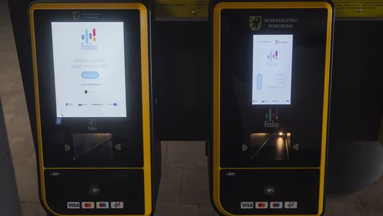 Wyciek danych w systemie Fala! Skopiowano bazę legitymacji szkolnych setek uczniów? falomat, zdjęcie ilustracyjne