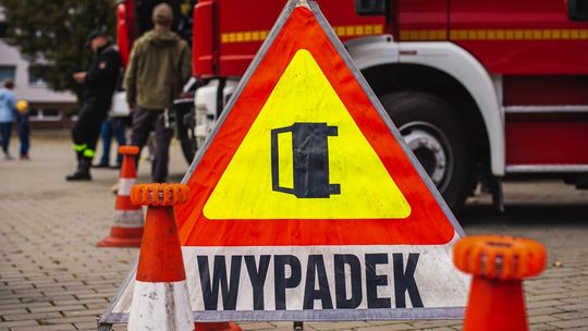 Wyciek paliwa z cysterny na S6 przed węzłem w Kowalach. Droga zablokowana!