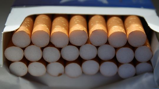 40 złotych za paczkę? Komisja Europejska chce ujednolicić ceny papierosów w Unii