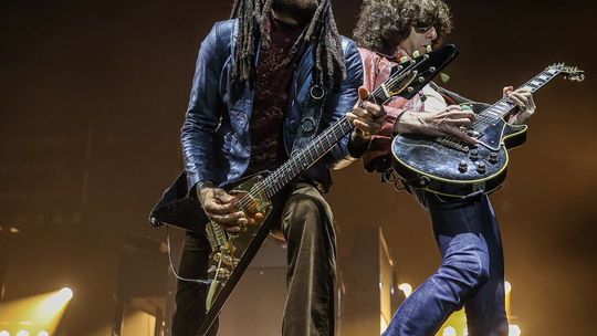 Wygląda i gra jak młody bóg. Lenny Kravitz powrócił do Ergo Areny