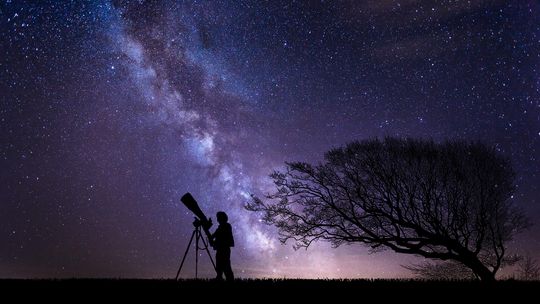 Wyjątkowy układ sześciu planet na nocnym niebie. Cztery zobaczymy gołym okiem!