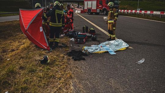 Wypadek na S6 w Chwaszczynie. Motocyklista wjechał w bariery, w akcji LPR
