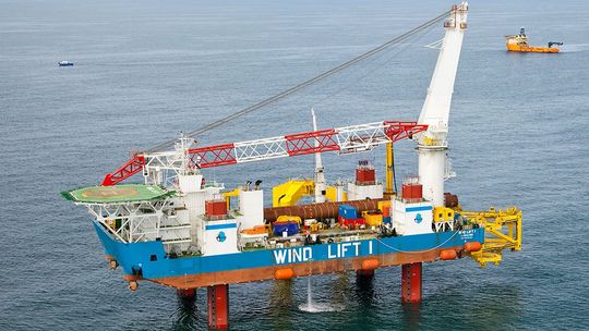 Wypadek na budowie pierwszej polskiej farmy wiatrowej na Bałtyku! jednostka Wind Lift 1, z której ewakuowano poszkodowanego