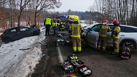Wypadek na trasie Główczyce-Słupsk! Jedna osoba ranna. Droga jest zablokowana wypadek na drodze 213 Główczyce-Słupsk