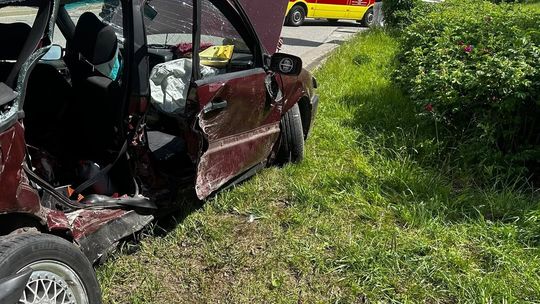 Wypadek na ul. Wielkopolskiej w Gdyni. Pasażerka auta w ciężkim stanie trafiła na SOR