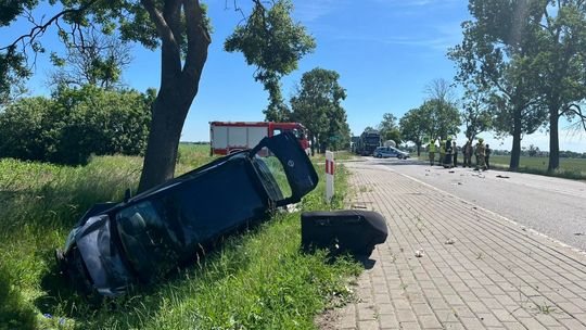 Wypadek w Kałdowie! Dwie osoby przewiezione do szpitala