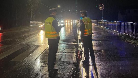 Wypadek w Kościerzynie. Dwoje 17-latków potrąconych na pasach