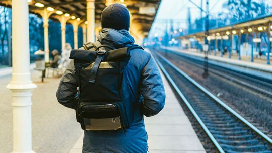 Wypadek w Sopocie. Pijany mężczyzna spadł między pociąg a peron