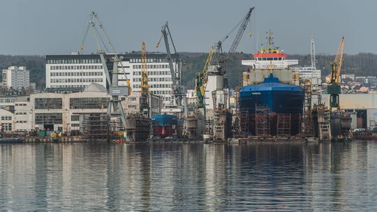 Wypadek w Stoczni Nauta w Gdyni! Ładunek przygniótł pracownika Stocznia Nauta, Gdynia
