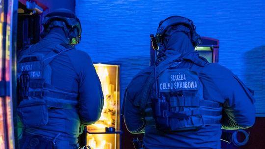 „Wyprali” prawie 400 mln złotych! 10 tysięcy zarzutów dla „Firmy” za nielegalny hazard