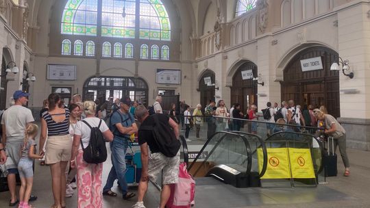 Wyświetlacze z rozkładem na dworcu w Gdańsku nie działają od miesięcy. Pasażerowie wściekli!